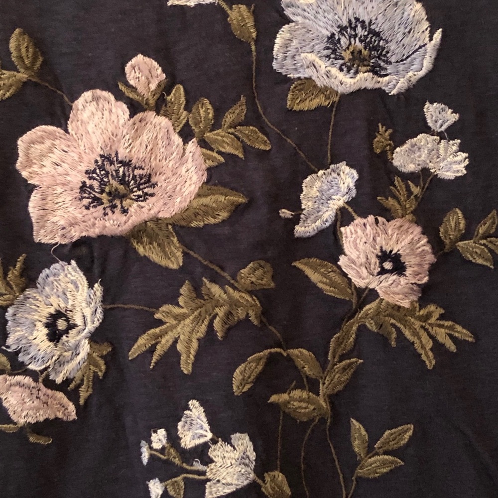 Embroidered navy t-shirt